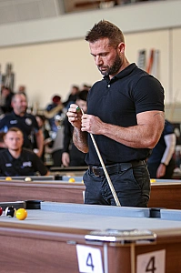 Joueur de billard en FBEP