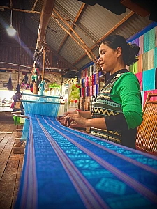 Tisseuse au Vietnam